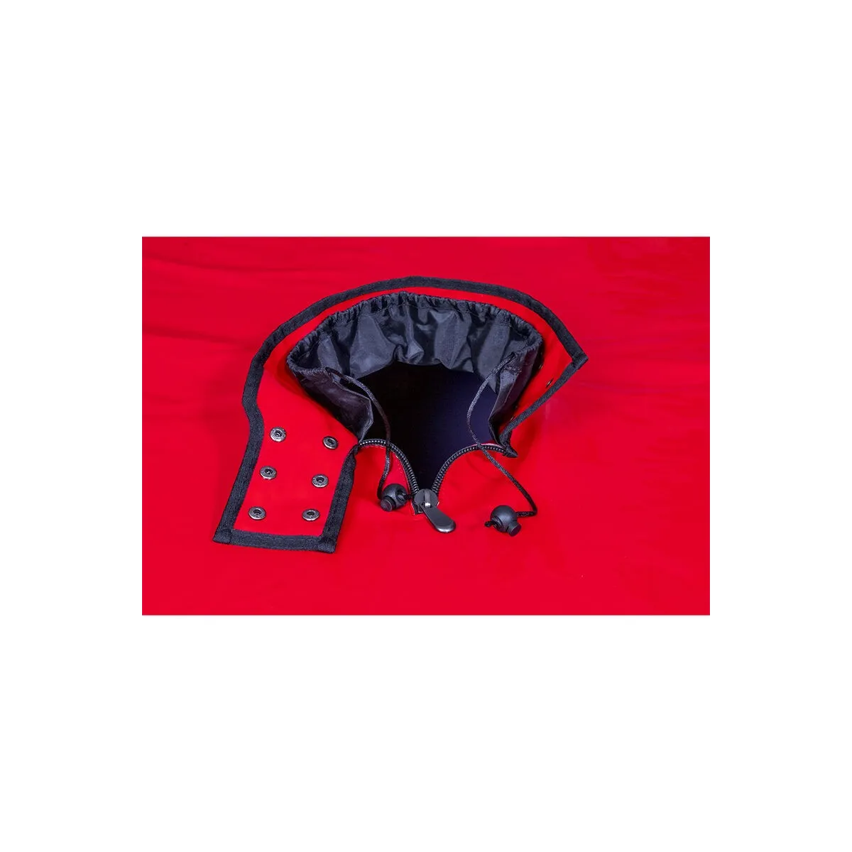 Kink Club Cabin Scandale Schwarz & Rot von Secret Dome | Fesselliebe.de