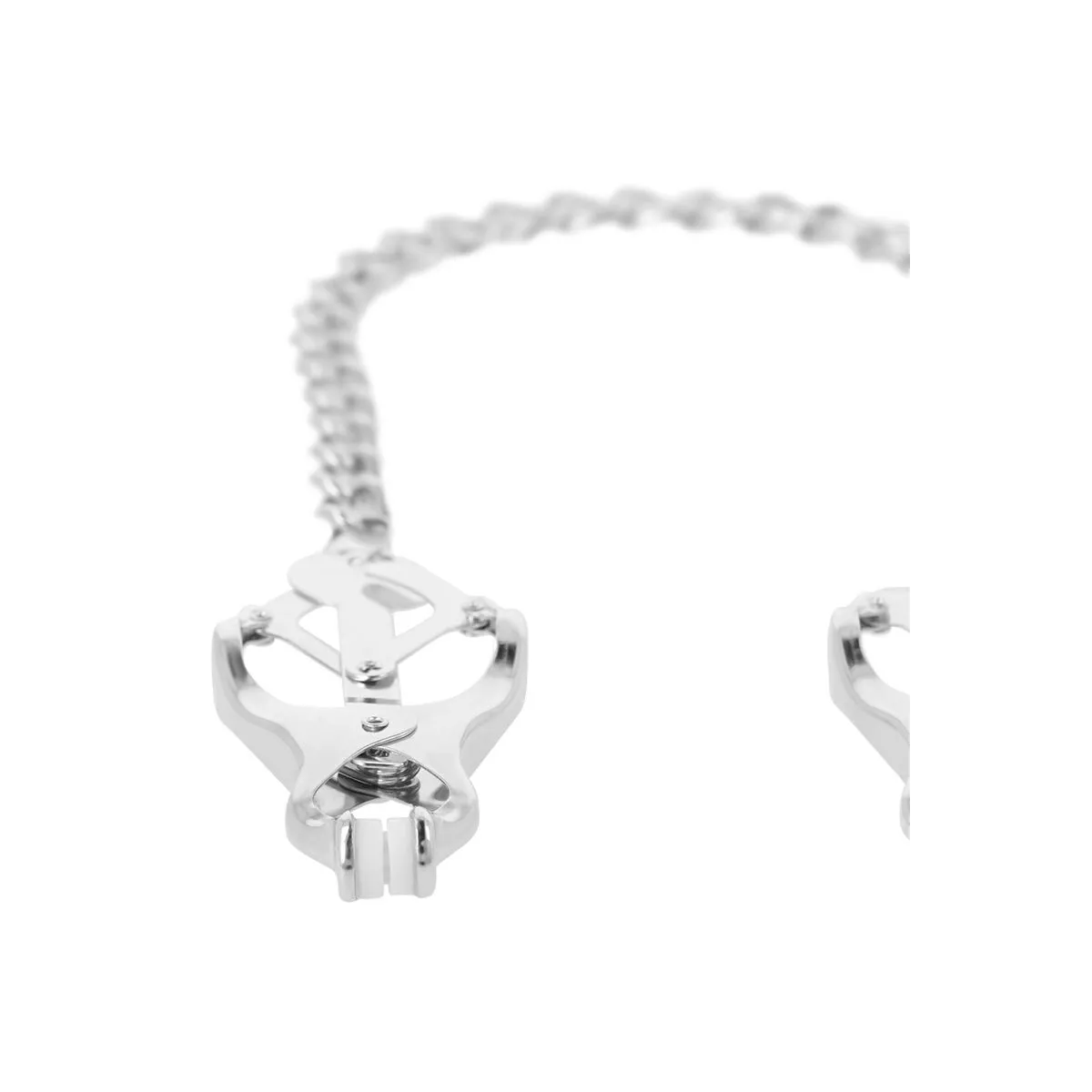 Nippelklemme aus Metall mit Kette von Darkness Bondage | Fesselliebe.de