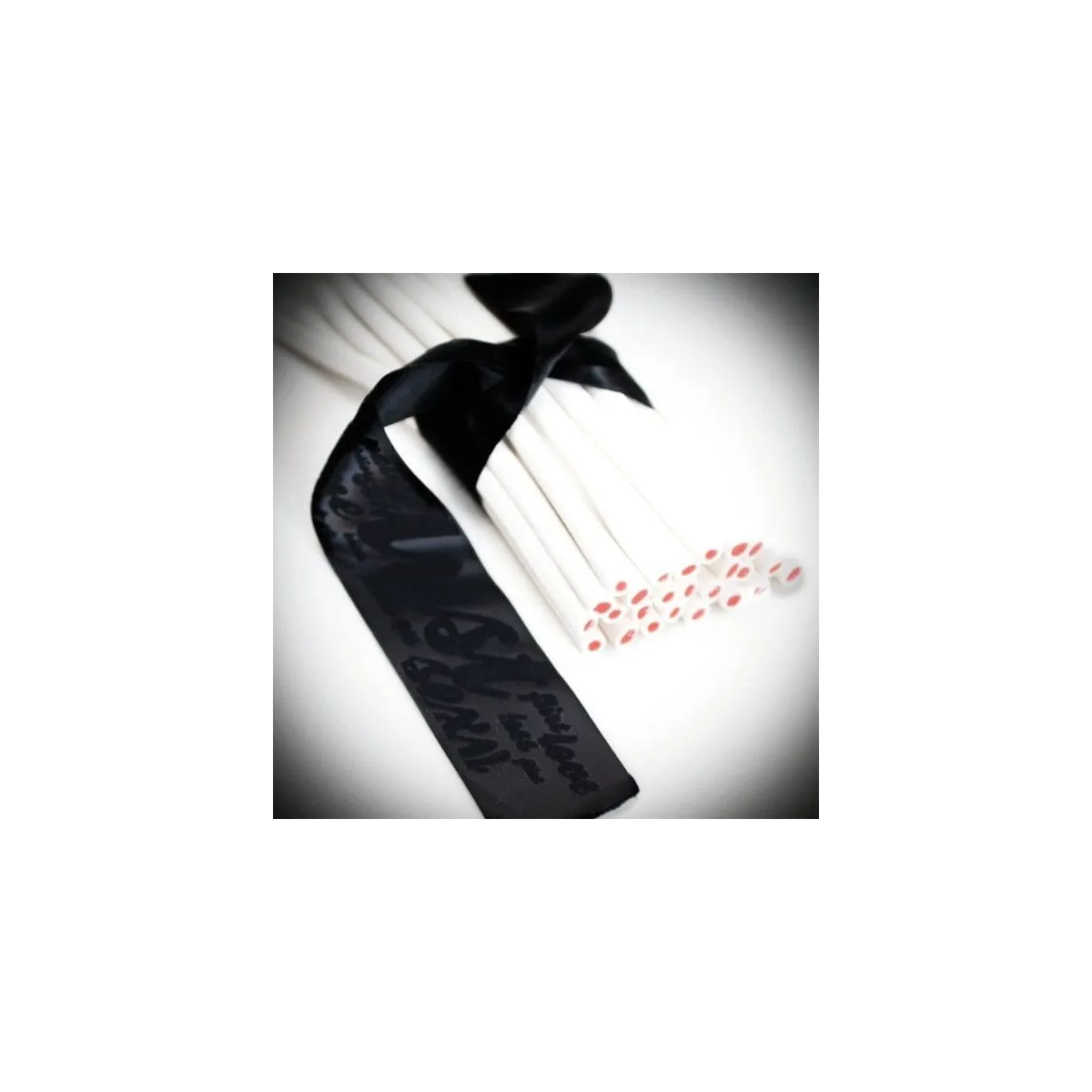 Les Petits Bonbons Sinnliche Handschellen aus Seide von Bijoux Petits Bonbons | Fesselliebe.de