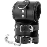 Schwarze, Verstellbare Lederhandschellen mit Futter von Darkness Bondage | Fesselliebe.de