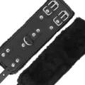 Schwarze, Verstellbare Lederhandschellen mit Futter von Darkness Bondage
