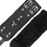 Schwarze, Verstellbare Lederhandschellen mit Futter von Darkness Bondage | Fesselliebe.de