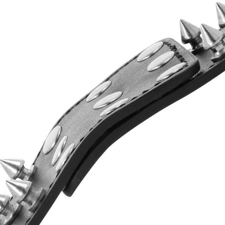 Skulls and Bones Schwarze Handschellen mit Spikes von Darkness Bondage | Fesselliebe.de