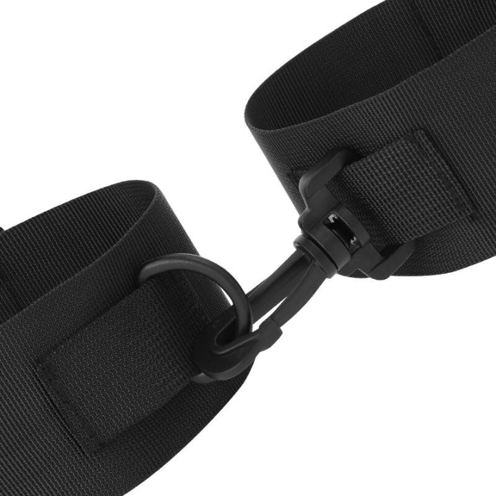 Knöchelmanschetten aus Schwarzem Nylon von Darkness Bondage | Fesselliebe.de