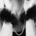 Za Za zu Federhandschellen von Bijoux Indiscrets
