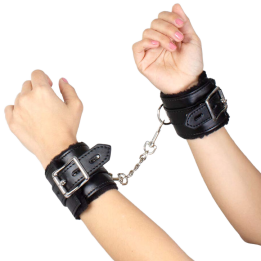 Schwarze Bondage-Handschellen Bdsm-Kollektion von Secretplay 100% Fetish | Fesselliebe.de