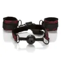 Scandal Atmungsaktiver Ballknebel mit Handschellen von Calexotics