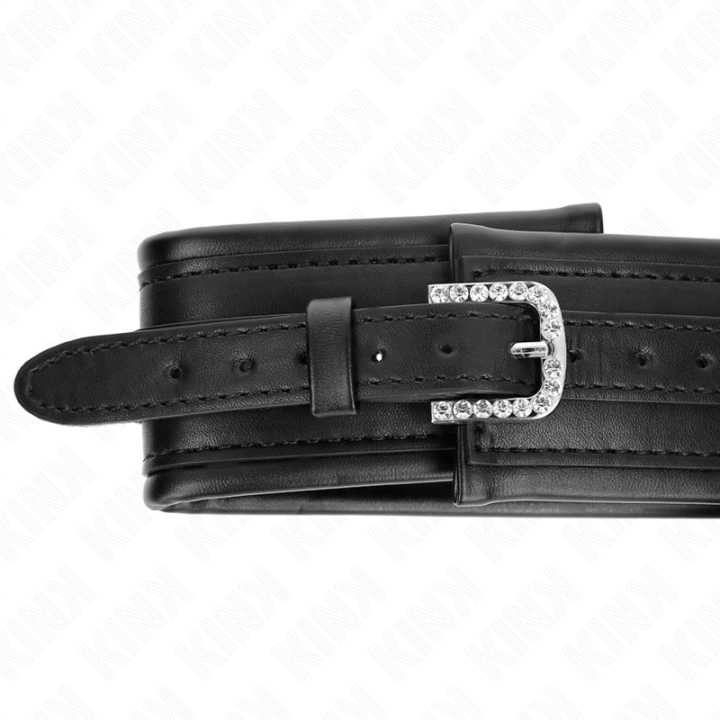 Halskette mit Glänzendem Schnalle-Band 65 cm 48,5 cm X 5,3 cm von Kink Collar & Gag | Fesselliebe.de