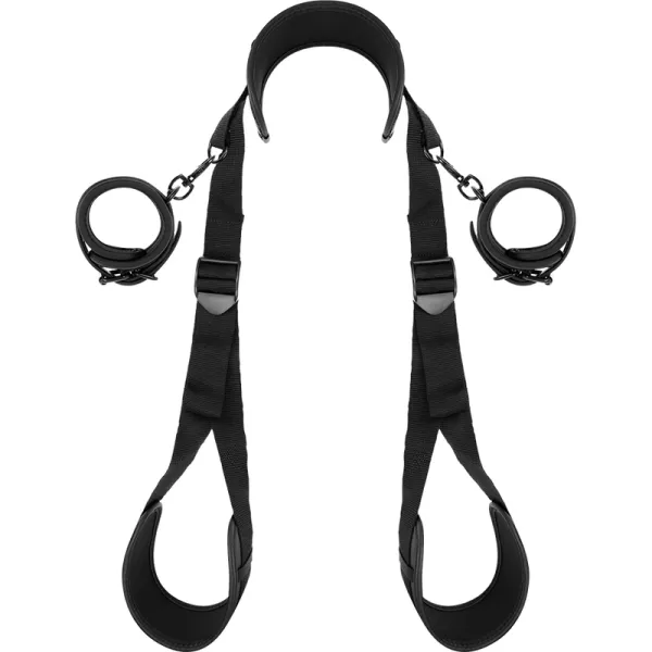 Position mit Offenen Beinen und Handschellen mit Noprene-Futter von Fetish Submissive Bondage | Fesselliebe.de