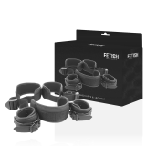 Position mit Offenen Beinen und Handschellen mit Noprene-Futter von Fetish Submissive Bondage | Fesselliebe.de