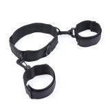 Handschellen und Kragen aus Nylon von Ohmama Fetish | Fesselliebe.de