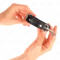Mini-Armbänder Schwarz mit Nieten Verstellbar 16-22 cm X 2 cm von Kink Wrist Restraint