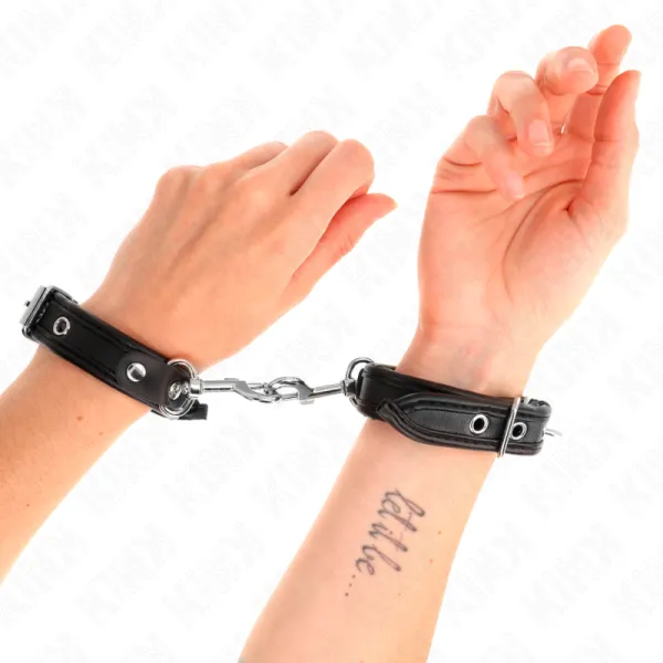 Mini-Armbänder Schwarz mit Nieten Verstellbar 16-22 cm X 2 cm von Kink Wrist Restraint | Fesselliebe.de