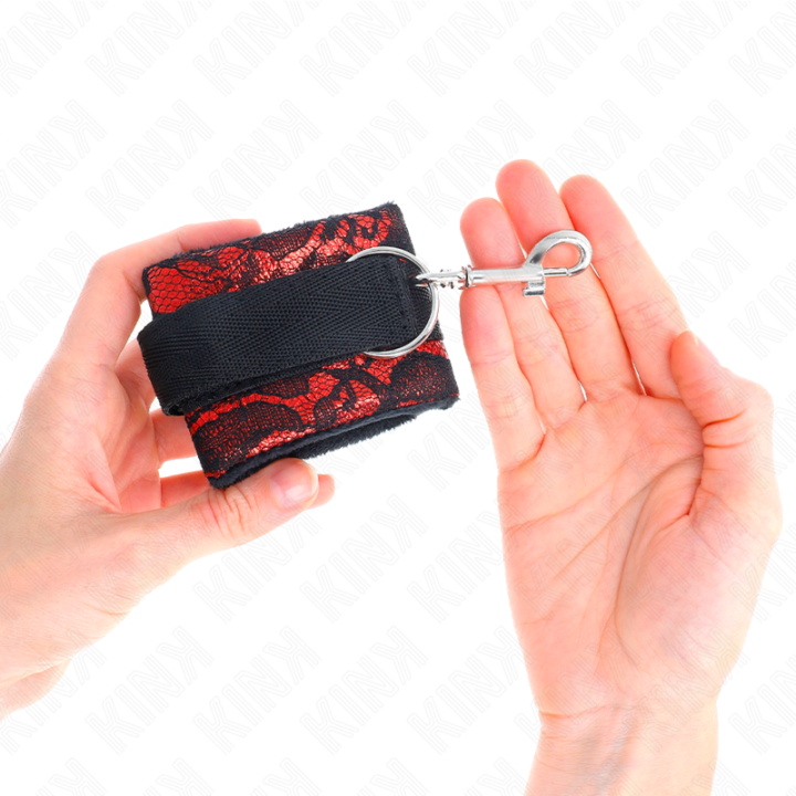 Kurze Handgelenksfesseln aus Samtspitze und Nylonfessel Rot/Schwarz 23 X 6,5 cm von Kink Wrist Restraint | Fesselliebe.de