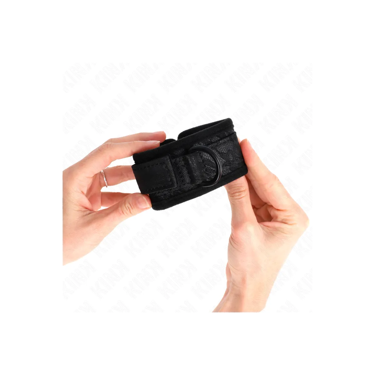 Dark Lace Cuffs Neoprene Handgelenk Manschetten Verstellbar Schwarz 20-29 cm X 5 cm von Kink Wrist Restraint | Fesselliebe.de