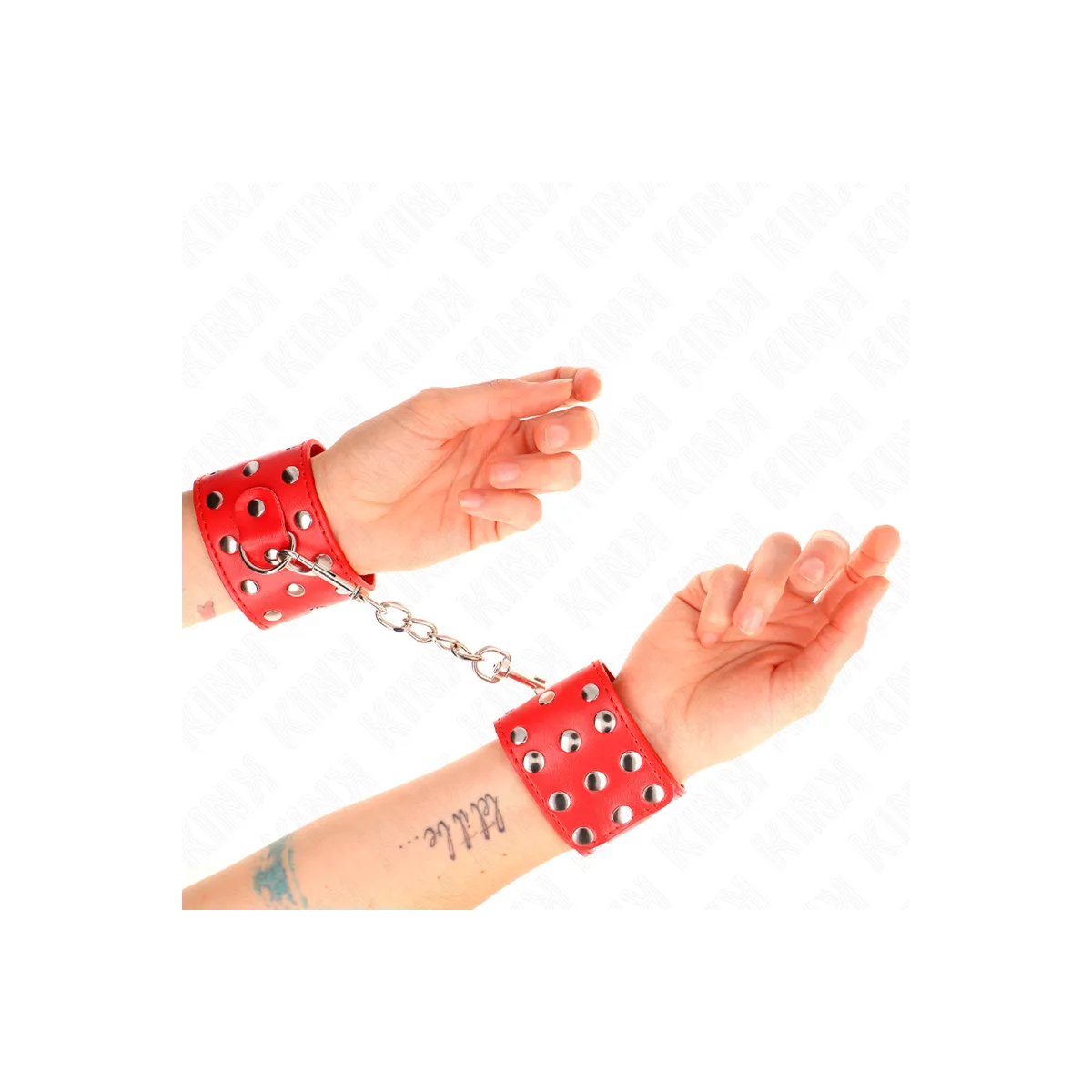 Handgelenkfesseln mit Druckverschluss Voller Nieten Rot Verstellbar 19-24 cm X 5,5 cm von Kink Wrist Restraint | Fesselliebe.de