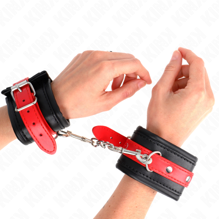 Handgelenkfesseln Schwarz mit Rotem Gürtel Verstellbar 17-28 cm X 6 cm von Kink Wrist Restraint | Fesselliebe.de