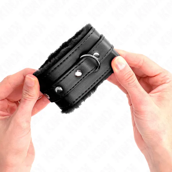 Premium Handgelenkfesseln Schwarz mit Schwarzem Gürtel Verstellbar 17-29 cm X 6 cm von Kink Wrist Restraint | Fesselliebe.de