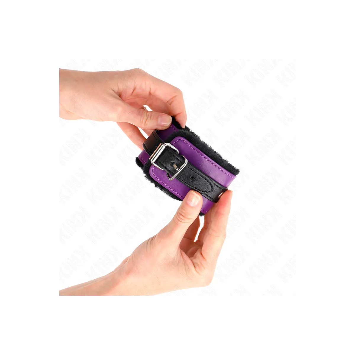 Premium Handgelenkfesseln Schwarz mit Lila / Schwarzer Gürtel Verstellbar 17-29 cm X 6 cm von Kink Wrist Restraint | Fesselliebe.de