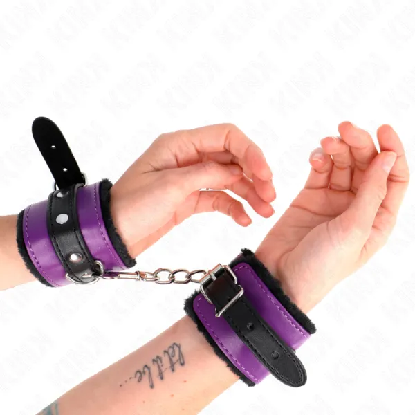 Premium Handgelenkfesseln Schwarz mit Lila / Schwarzer Gürtel Verstellbar 17-29 cm X 6 cm von Kink Wrist Restraint | Fesselliebe.de