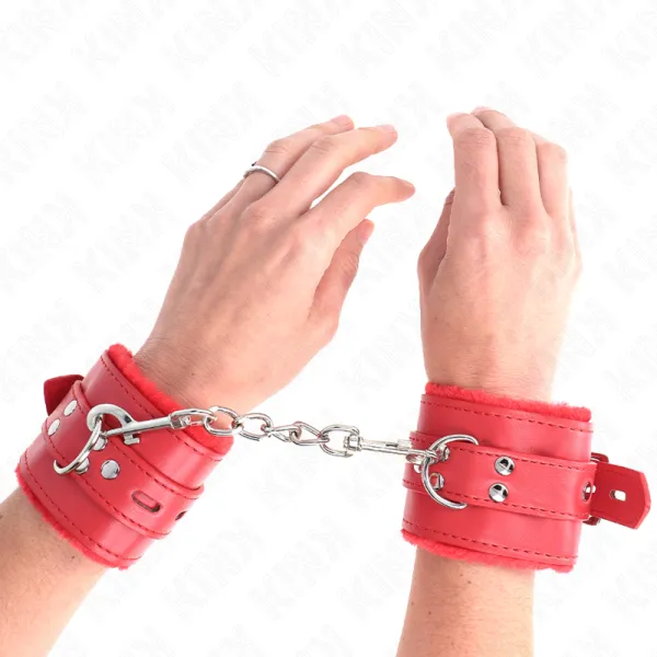 Handgelenkfesseln mit Quadratischen Löchern, Rot und Roter Gürtel, 17-29 cm X 6 cm von Kink Wrist Restraint | Fesselliebe.de