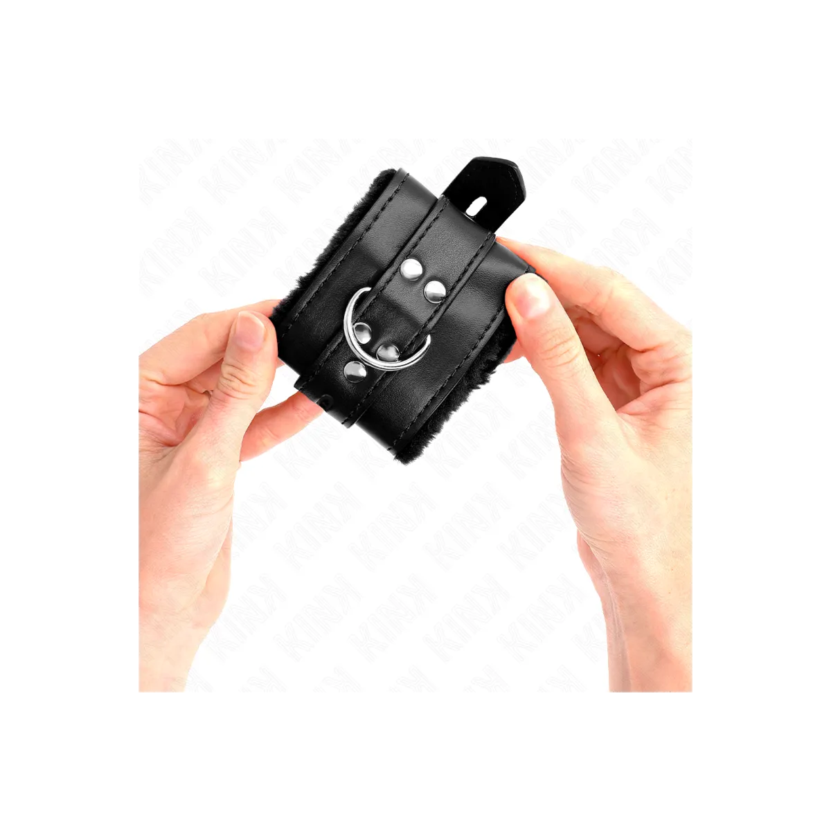 Fesseln mit Quadratischen Löchern, Schwarz und Schwarz, Gürtel 17-29 cm X 6 cm von Kink Wrist Restraint | Fesselliebe.de