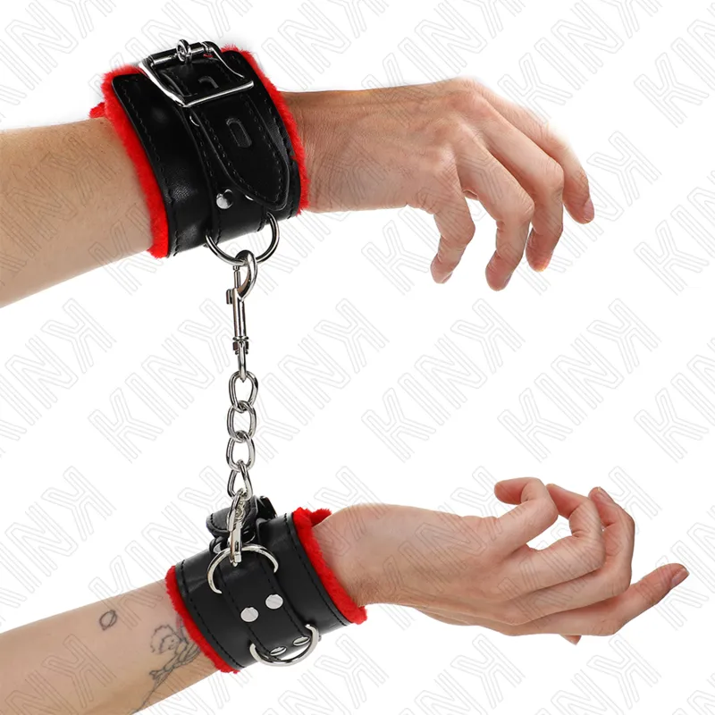 Fesseln mit Quadratischen Löchern, Roter und Schwarzer Gürtel, Verstellbar 17-29 cm X 6 cm von Kink Wrist Restraint | Fesselliebe.de