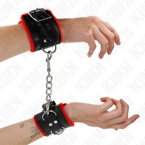 Fesseln mit Quadratischen Löchern, Roter und Schwarzer Gürtel, Verstellbar 17-29 cm X 6 cm von Kink Wrist Restraint | Fesselliebe.de