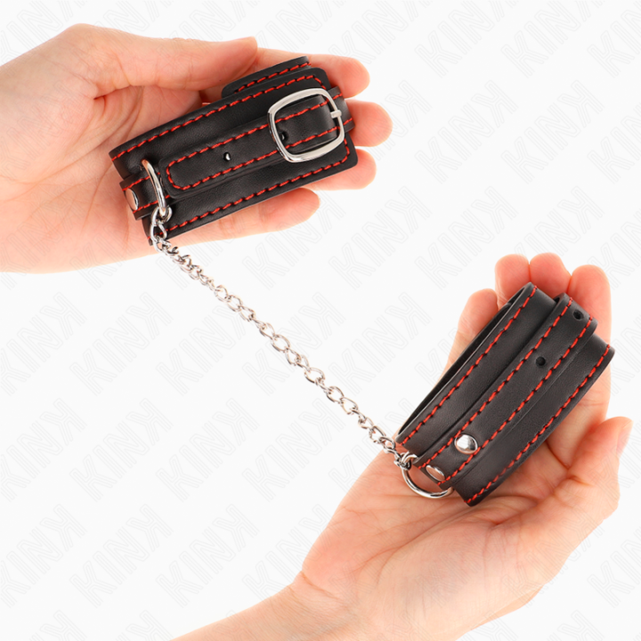 Kleine Handgelenksfesseln Schwarz mit Rotem Futter Verstellbar 14-24 cm X 3,5 cm von Kink Wrist Restraint | Fesselliebe.de