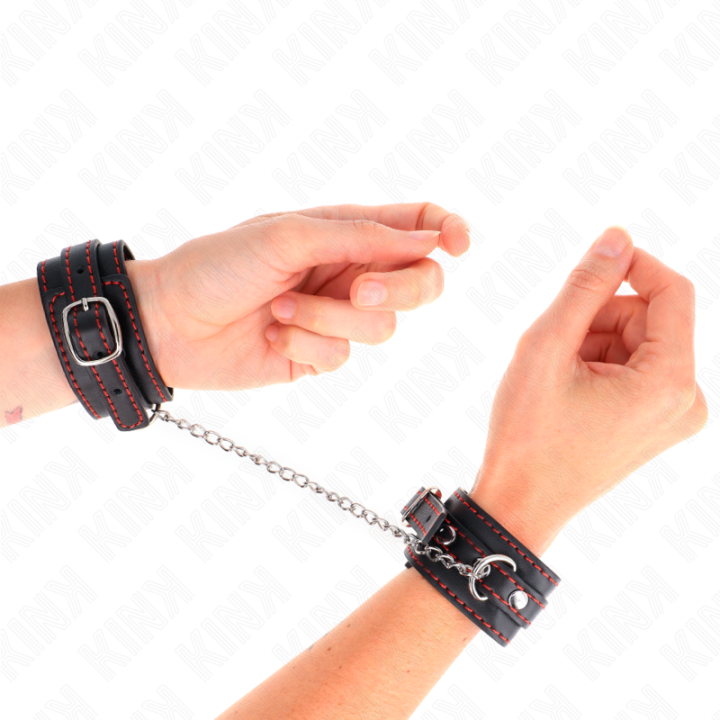 Kleine Handgelenksfesseln Schwarz mit Rotem Futter Verstellbar 14-24 cm X 3,5 cm von Kink Wrist Restraint | Fesselliebe.de