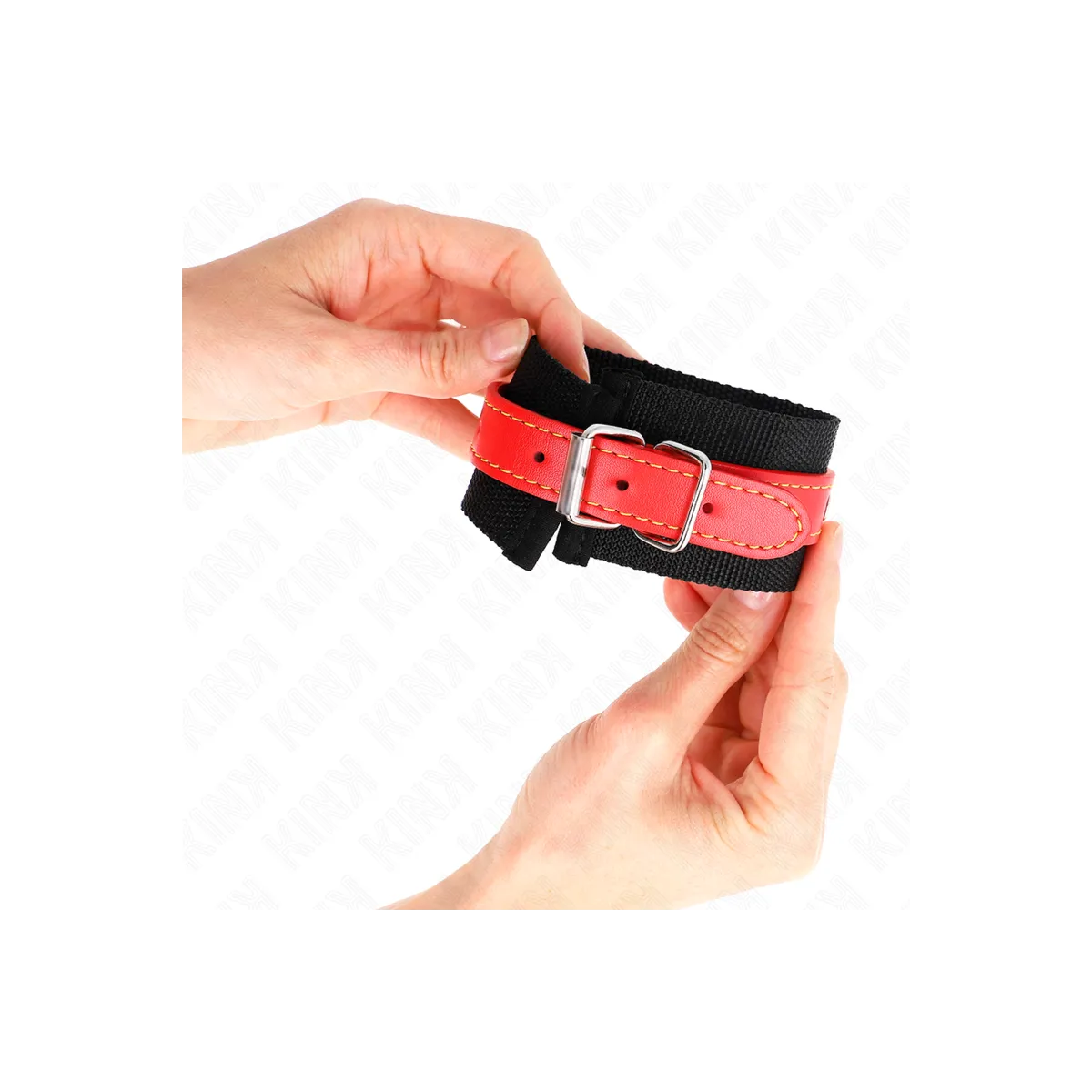 Nylon Handgelenkfesseln Schwarz mit Kunstleder Rot Verstellbar 19-24 cm X 5,5 cm von Kink Wrist Restraint | Fesselliebe.de