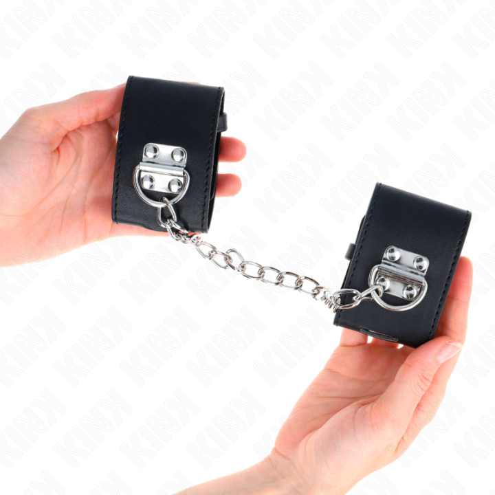 Feste Handgelenkfesseln mit Kette 30 cm und Verschluss Schwarz 16-23 cm X 5,5 cm von Kink Wrist Restraint | Fesselliebe.de