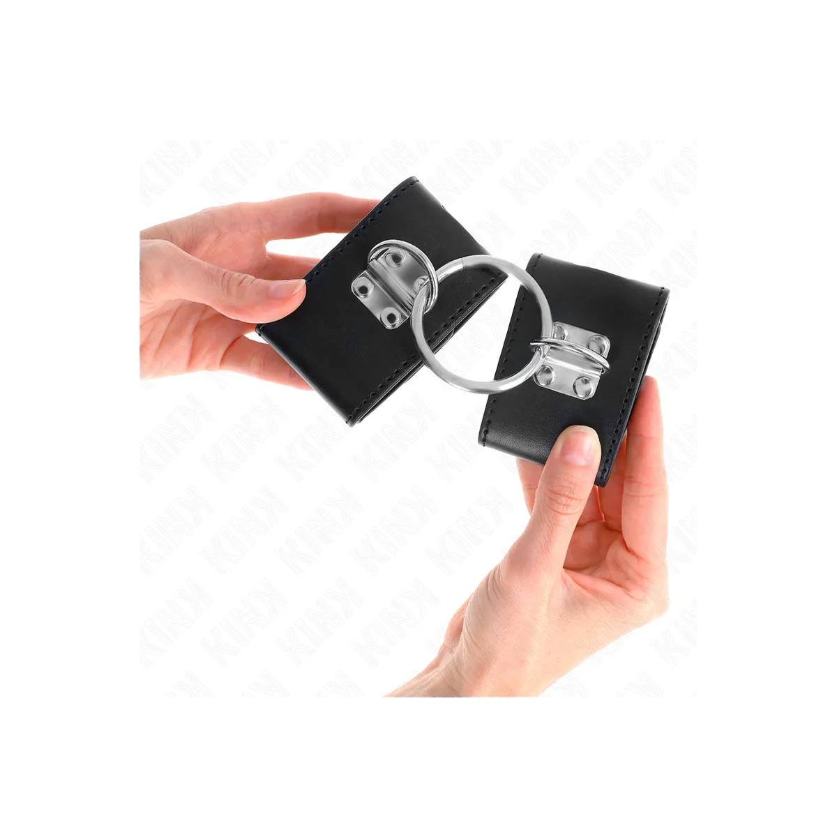 Feste Handgelenkfesseln mit Ring und Verschluss Schwarz Verstellbar 16-23 cm X 5,5 cm von Kink Wrist Restraint | Fesselliebe.de