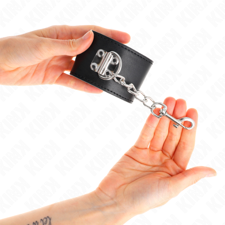 Handgelenkfesseln mit Vorhängeschloss Verschluss Schwarz Verstellbar 16-23 cm X 5,5 cm von Kink Wrist Restraint | Fesselliebe.de