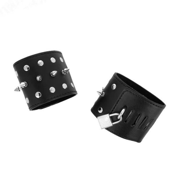 Punk Handgelenkfesseln mit Spikes 25 X 6 cm von Kink Wrist Restraint | Fesselliebe.de