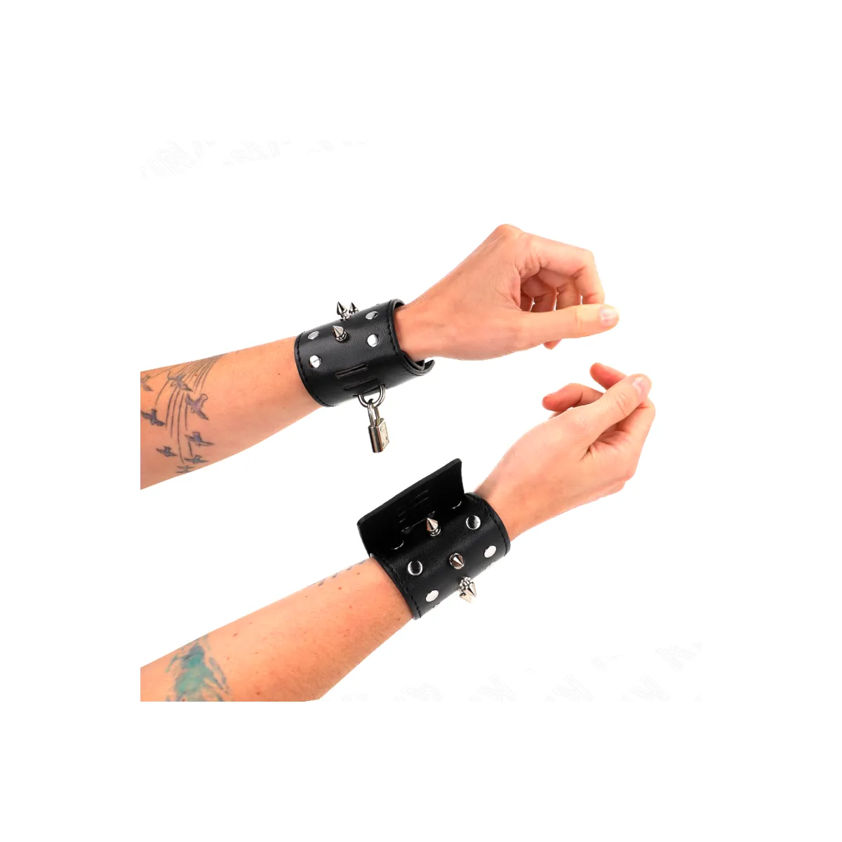 Punk Handgelenkfesseln mit Spikes 25 X 6 cm von Kink Wrist Restraint | Fesselliebe.de