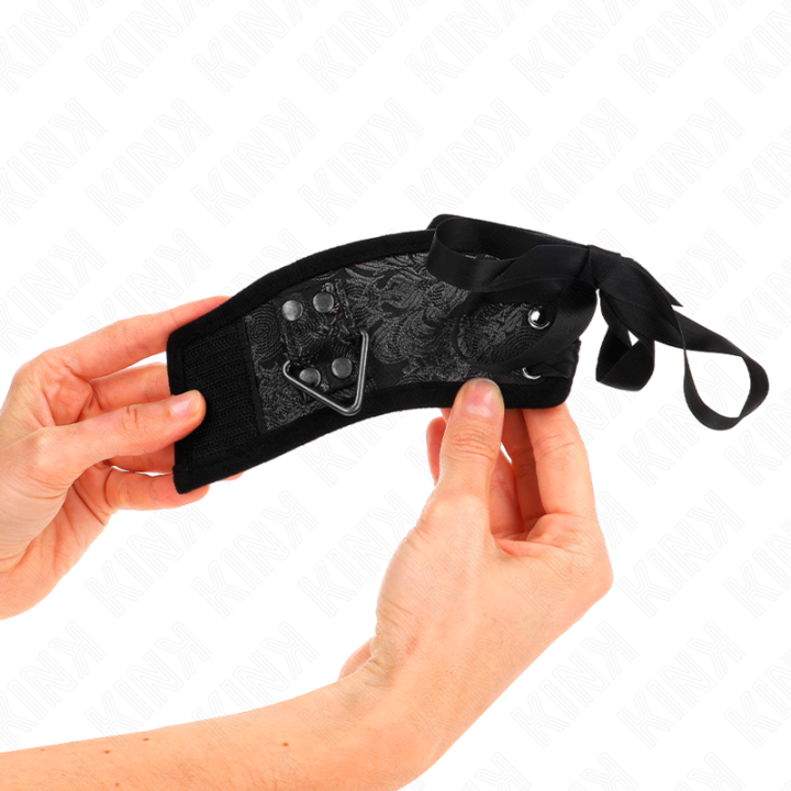 Scandal Handgelenksfesseln Schwarze Spitzendetails 24,5 cm X 6,5 cm von Kink Wrist Restraint | Fesselliebe.de