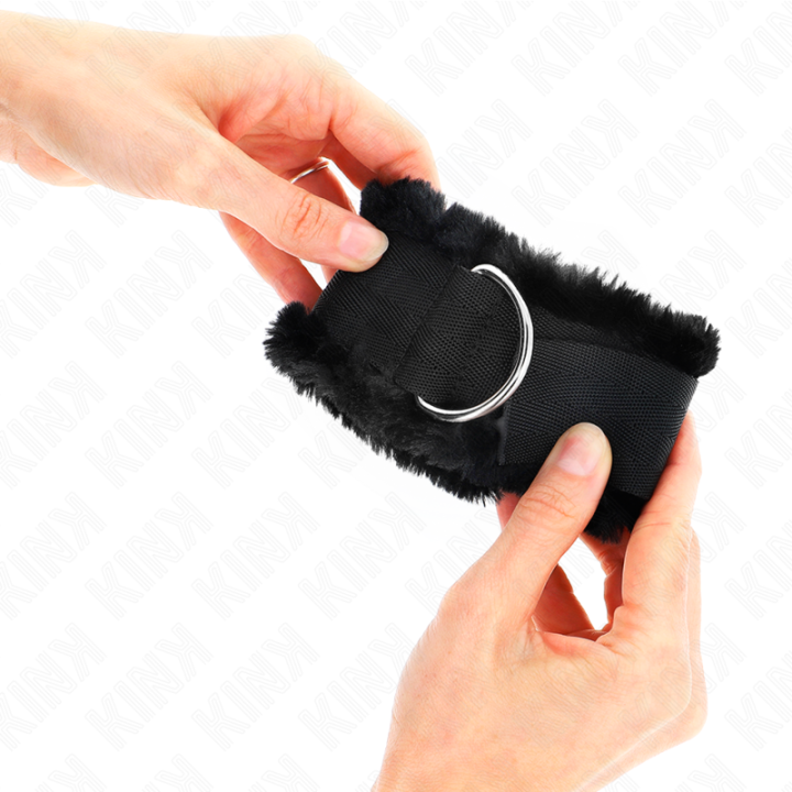 Handgelenkfesseln Schwarz Verstellbar 17-31 cm X 7 cm von Kink Wrist Restraint | Fesselliebe.de