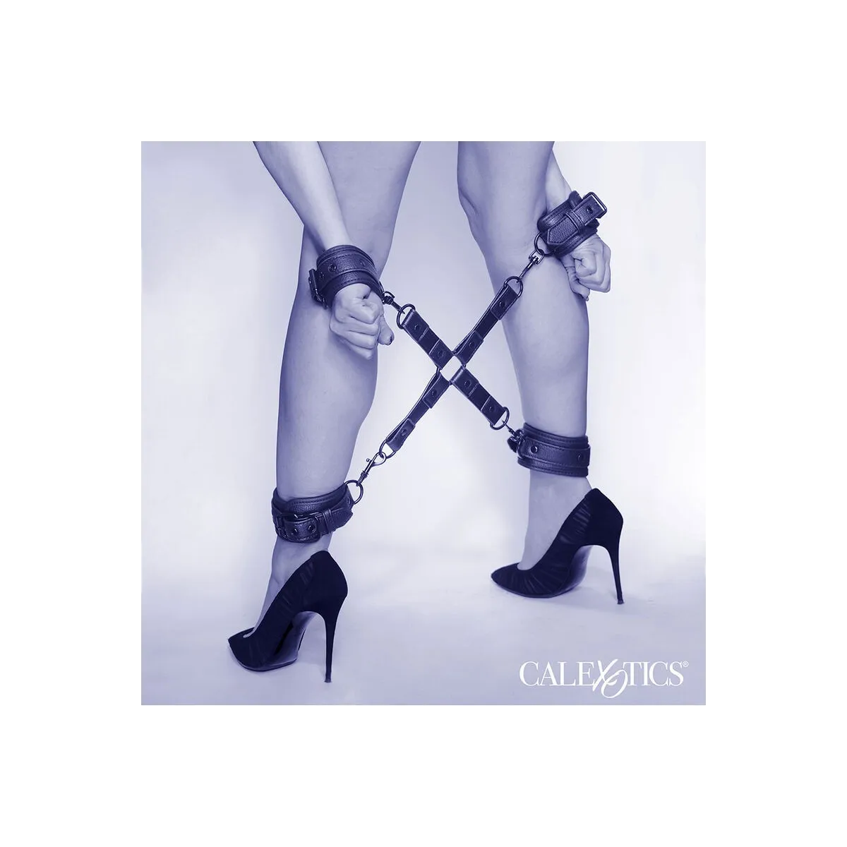 Nocturnal Hog Tie Connector Cuero Einstellbar Schwarz von Calexotics | Fesselliebe.de