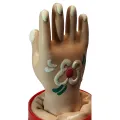 Handbemaltes Kondom Handmodell 2 von Kondomerie