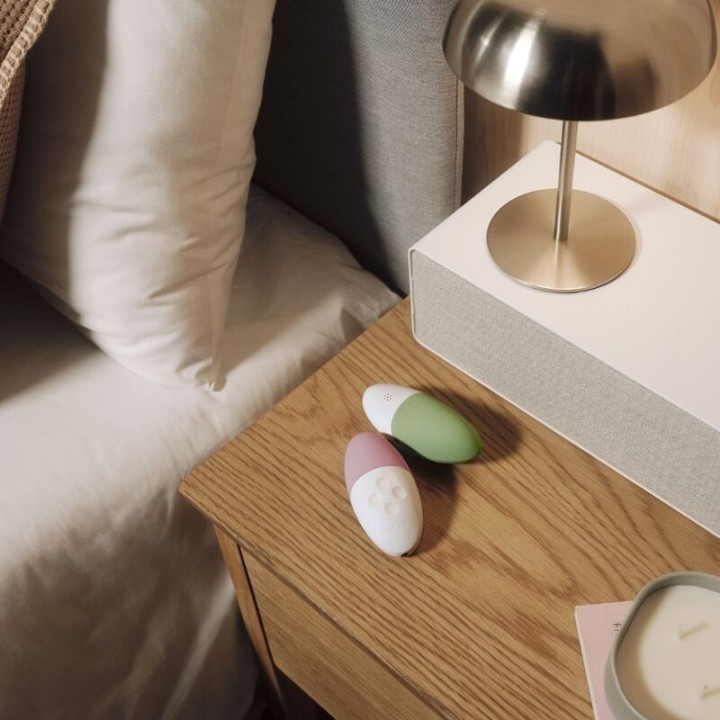 Siri 3 Klitoris-Massagegerät Pistaziencreme von Lelo | Fesselliebe.de