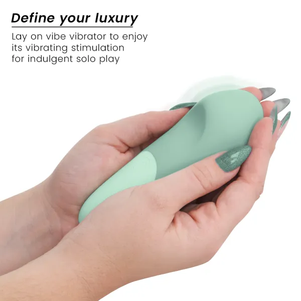 Vibe Lay-On Silent Vibrator Sage von Womanizer | Fesselliebe.de