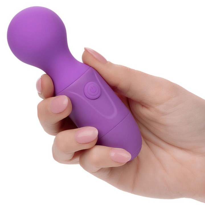 First Time wiederaufladbares Massagerät 10 Vibrationen Lila von Calexotics | Fesselliebe.de