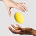 Lemon Crush Luft-Kltoralstimulator Gelb von Romp