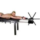 Bondage Streckbank mit Spindel, Fusspranger und Polster für BDSM & Fetisch | Fesselliebe.de